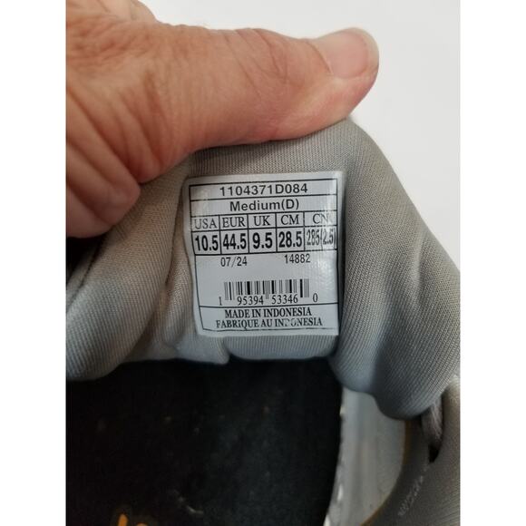 Athletic_Shoes